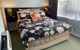 The Cozy Hutt Home